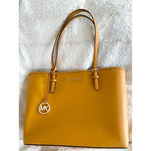 Michael Kors Jet Set Tote